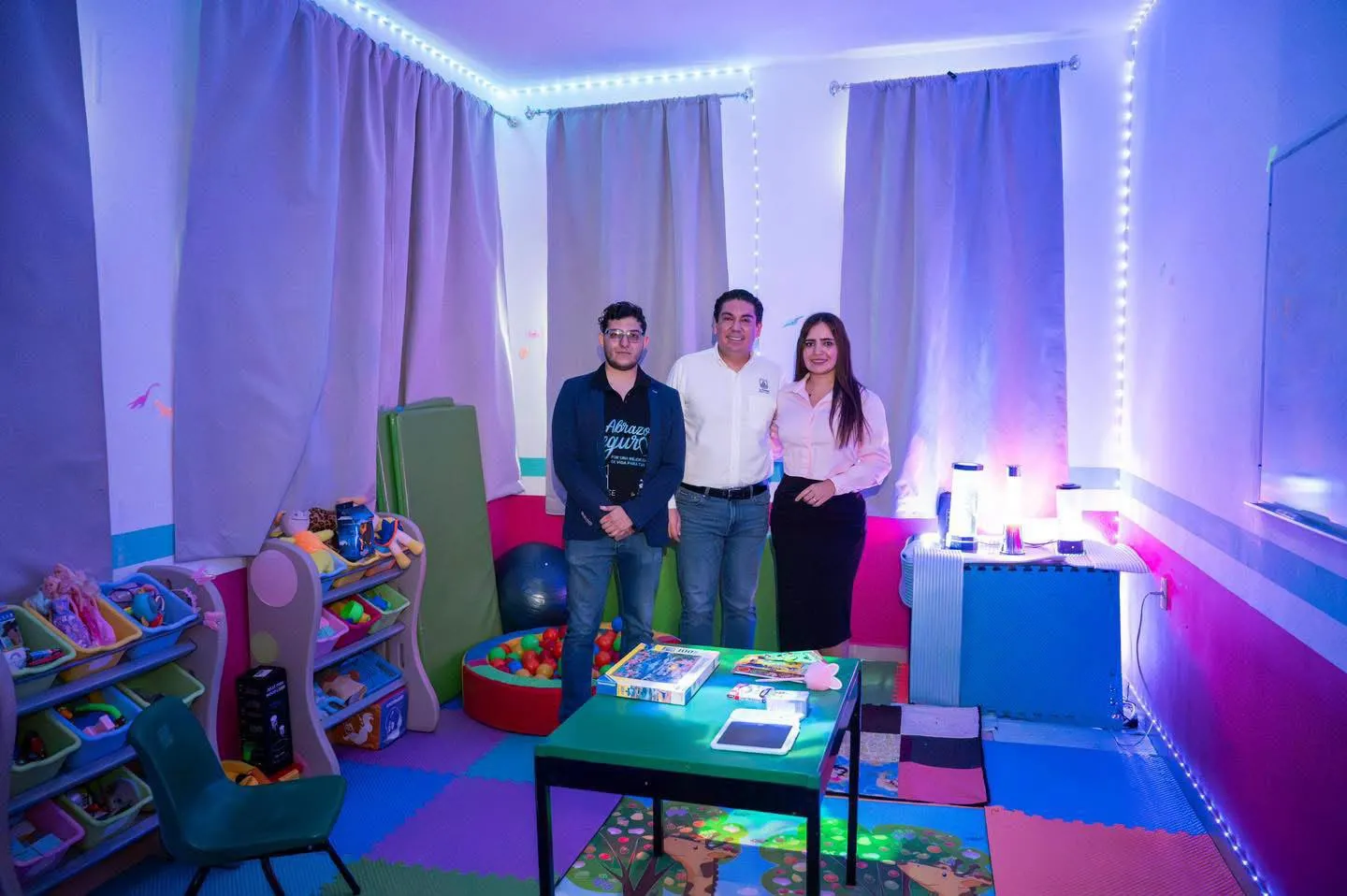 Inauguración de la Cámara Sensorial con Samuel Hidalgo Gallardo, Maggy Montes, Derian Jiménez y el equipo de DIF La Piedad